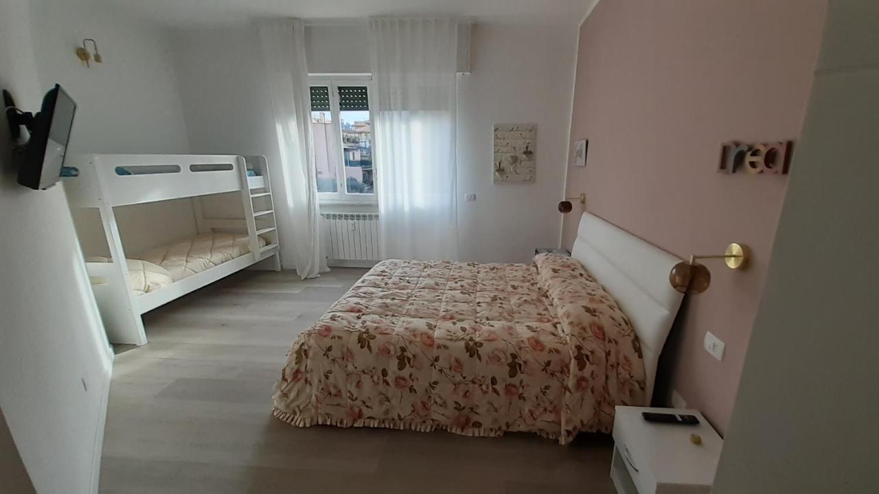 Casa Di Kiki Hotell Finale Ligure Rum bild
